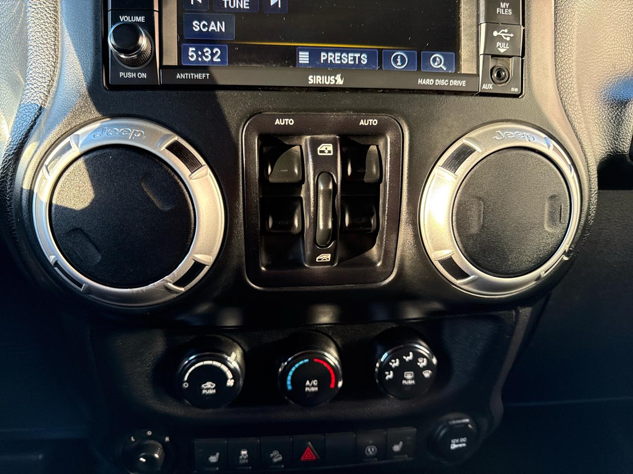 Jeep Wrangler Unlimited 4WD 4dr Rubicon 2014