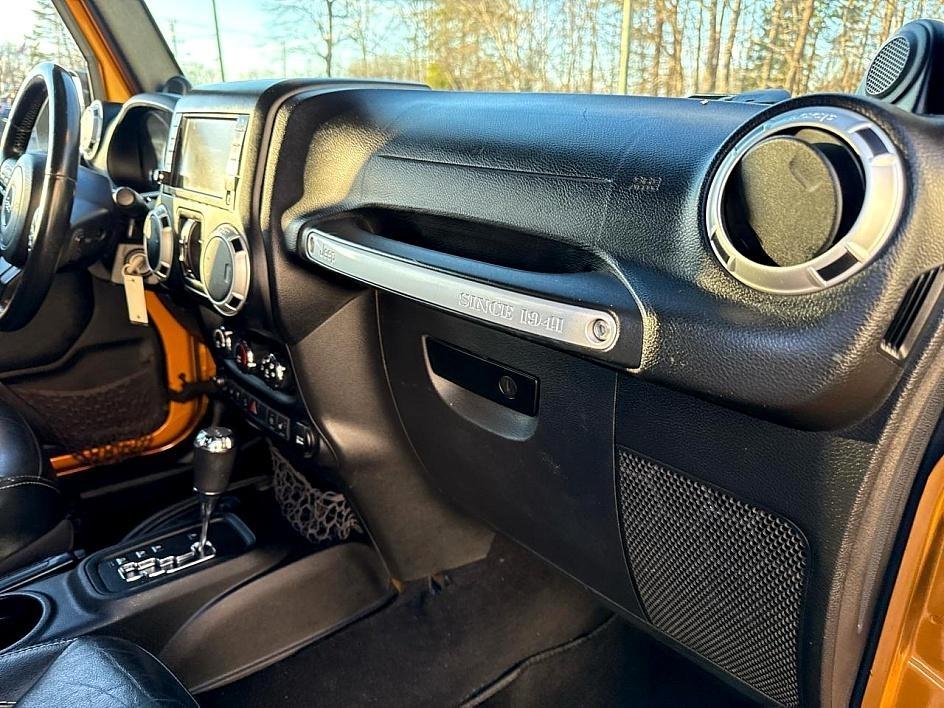 Jeep Wrangler Unlimited 4WD 4dr Rubicon 2014