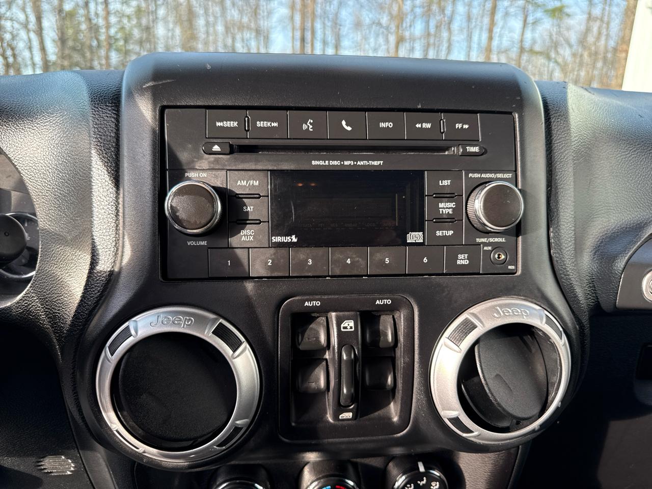 Jeep Wrangler Unlimited 4WD 4dr Sahara 2013