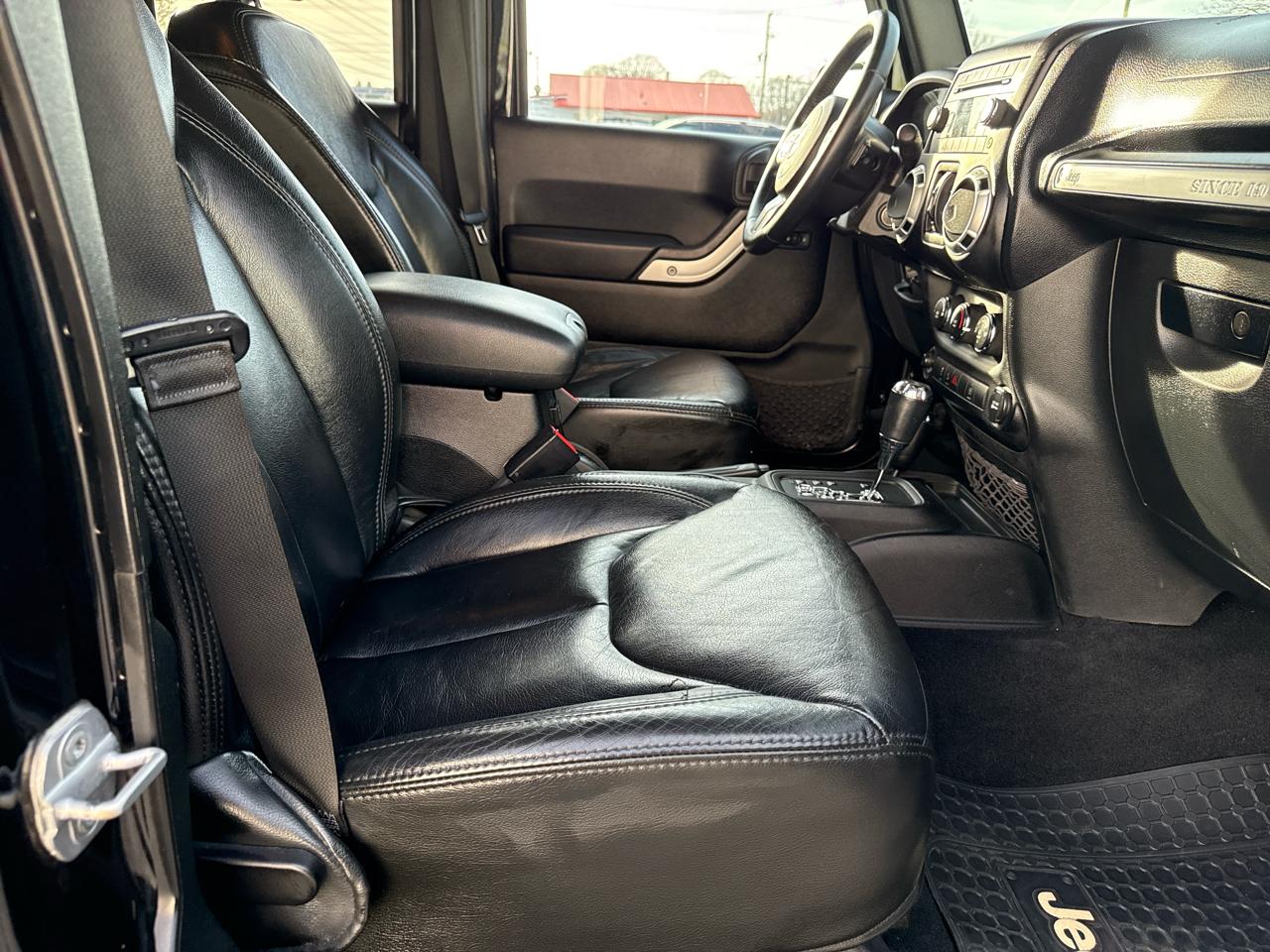 Jeep Wrangler Unlimited 4WD 4dr Sahara 2013