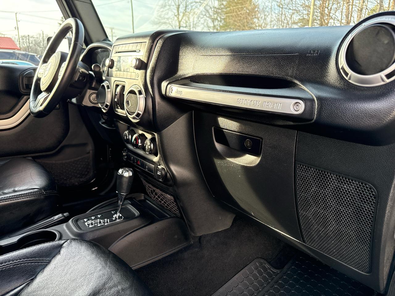 Jeep Wrangler Unlimited 4WD 4dr Sahara 2013