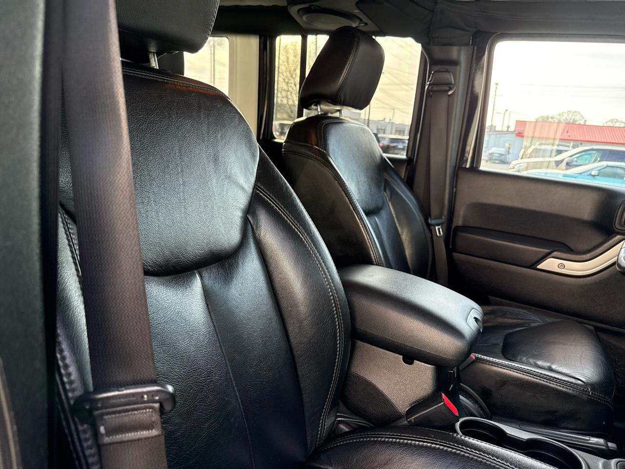 Jeep Wrangler Unlimited 4WD 4dr Sahara 2013