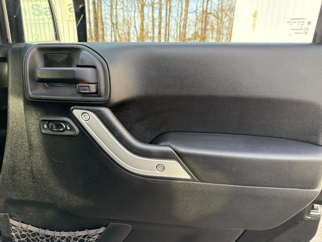 Jeep Wrangler Unlimited 4WD 4dr Sahara 2013