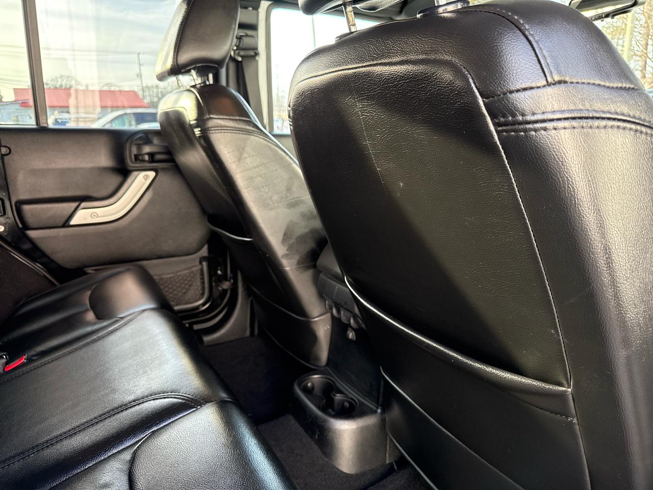 Jeep Wrangler Unlimited 4WD 4dr Sahara 2013