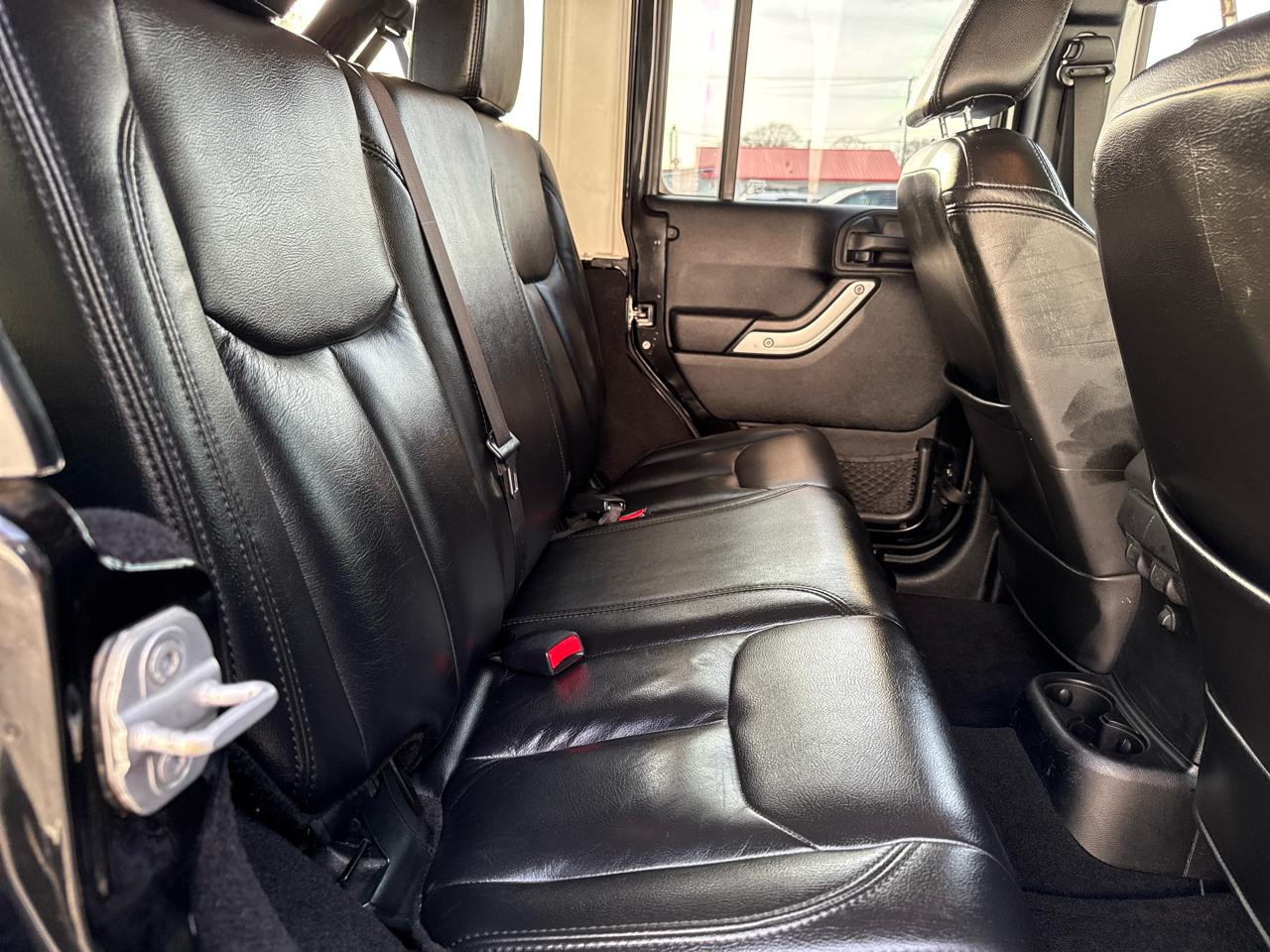 Jeep Wrangler Unlimited 4WD 4dr Sahara 2013