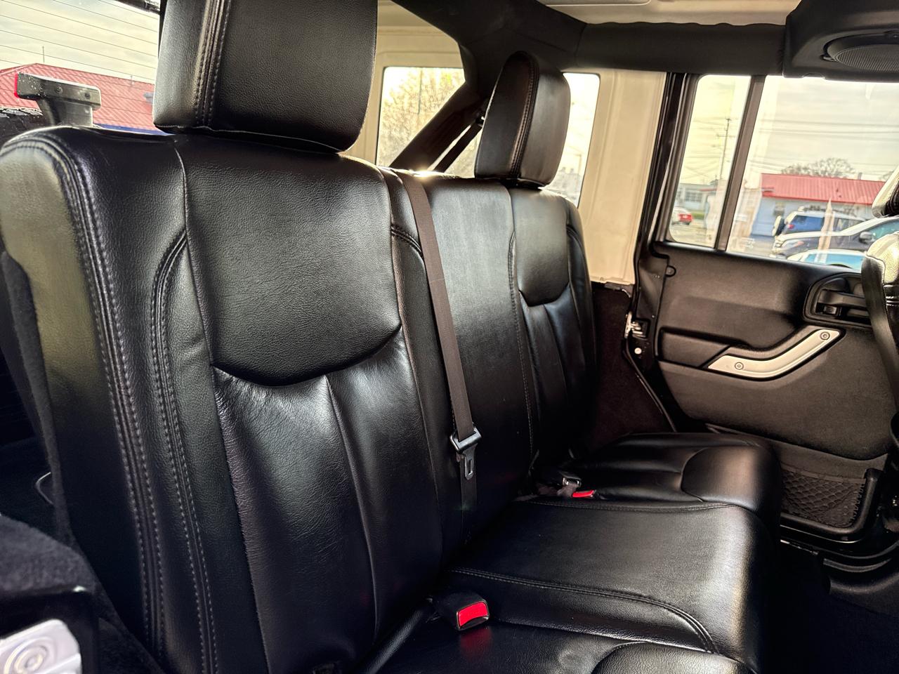 Jeep Wrangler Unlimited 4WD 4dr Sahara 2013