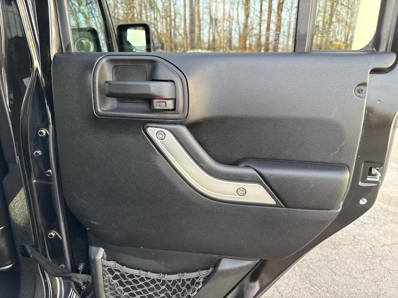 Jeep Wrangler Unlimited 4WD 4dr Sahara 2013