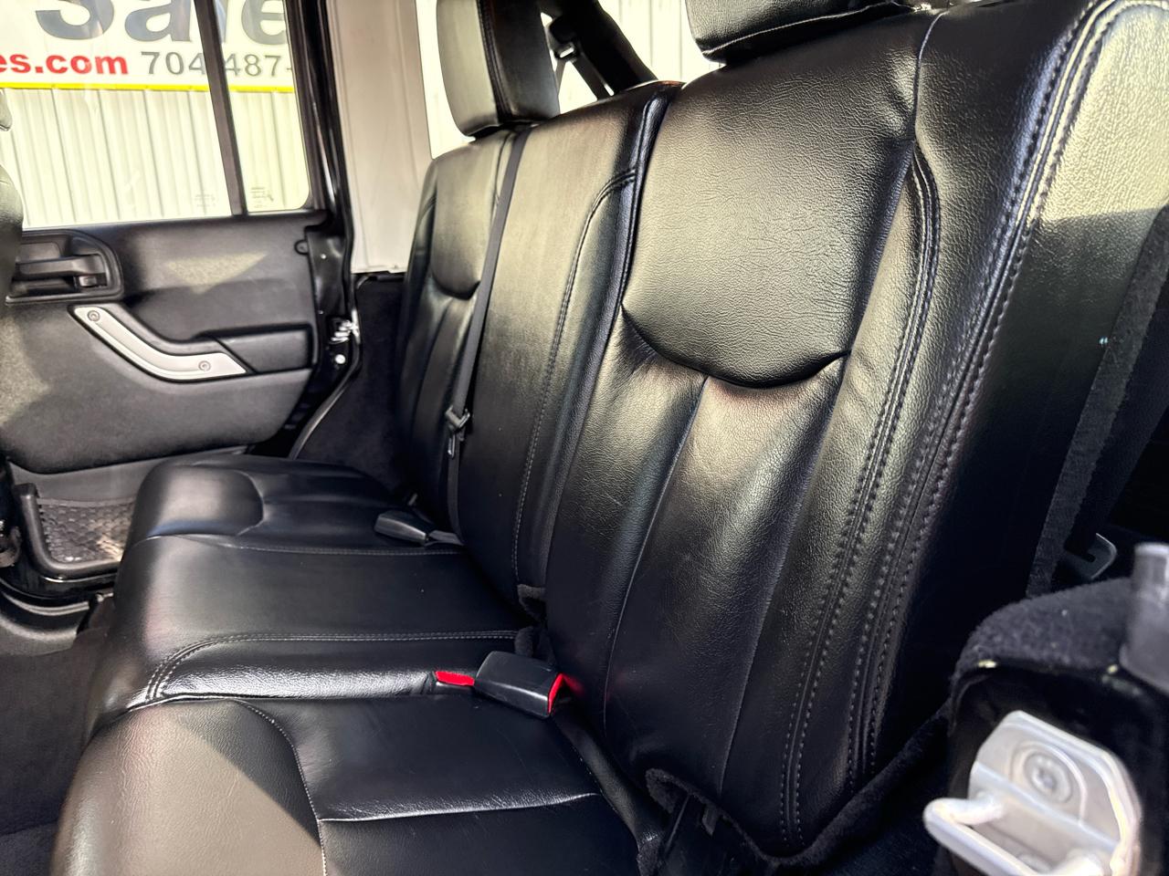 Jeep Wrangler Unlimited 4WD 4dr Sahara 2013