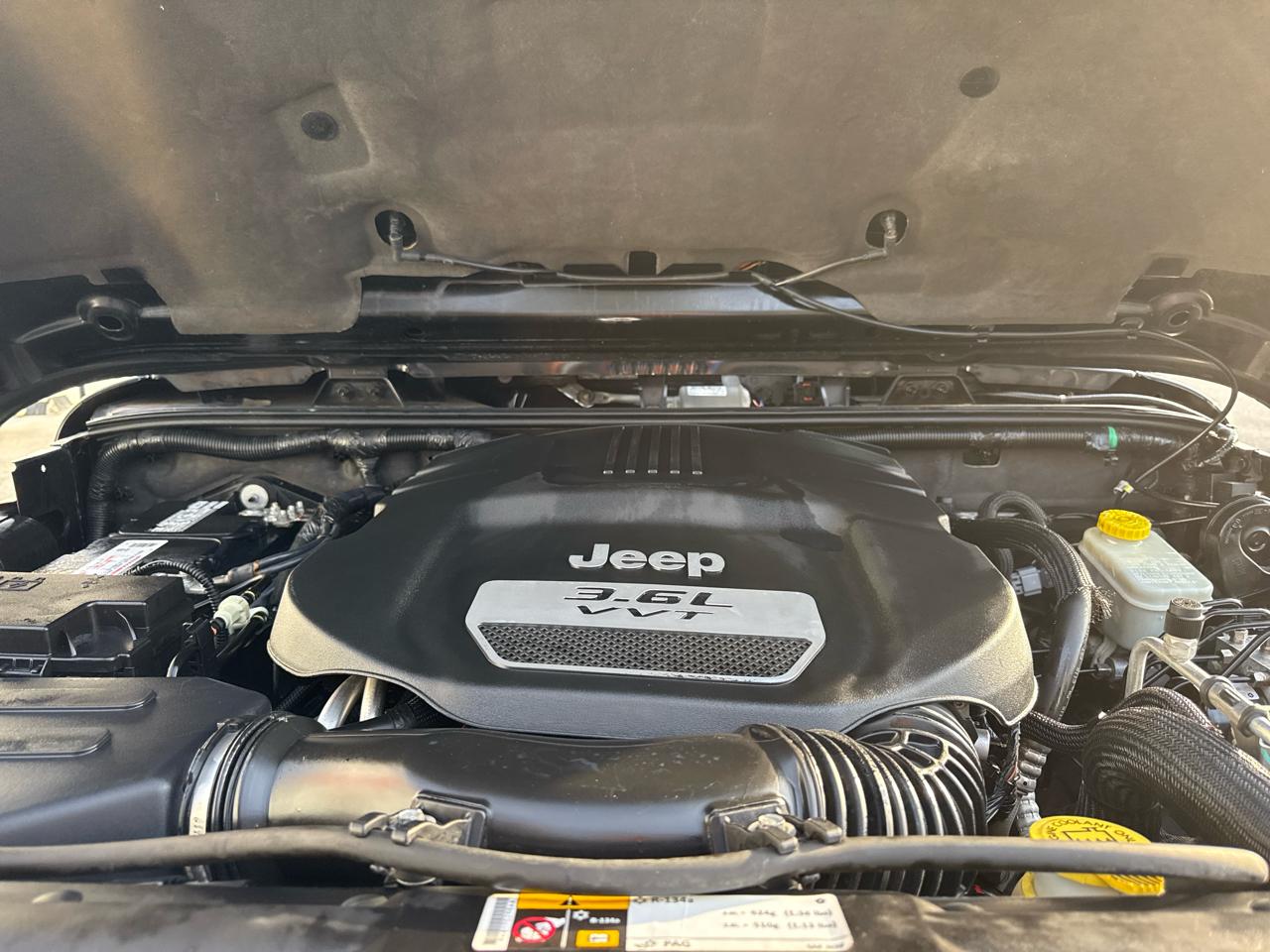 Jeep Wrangler Unlimited 4WD 4dr Sahara 2013