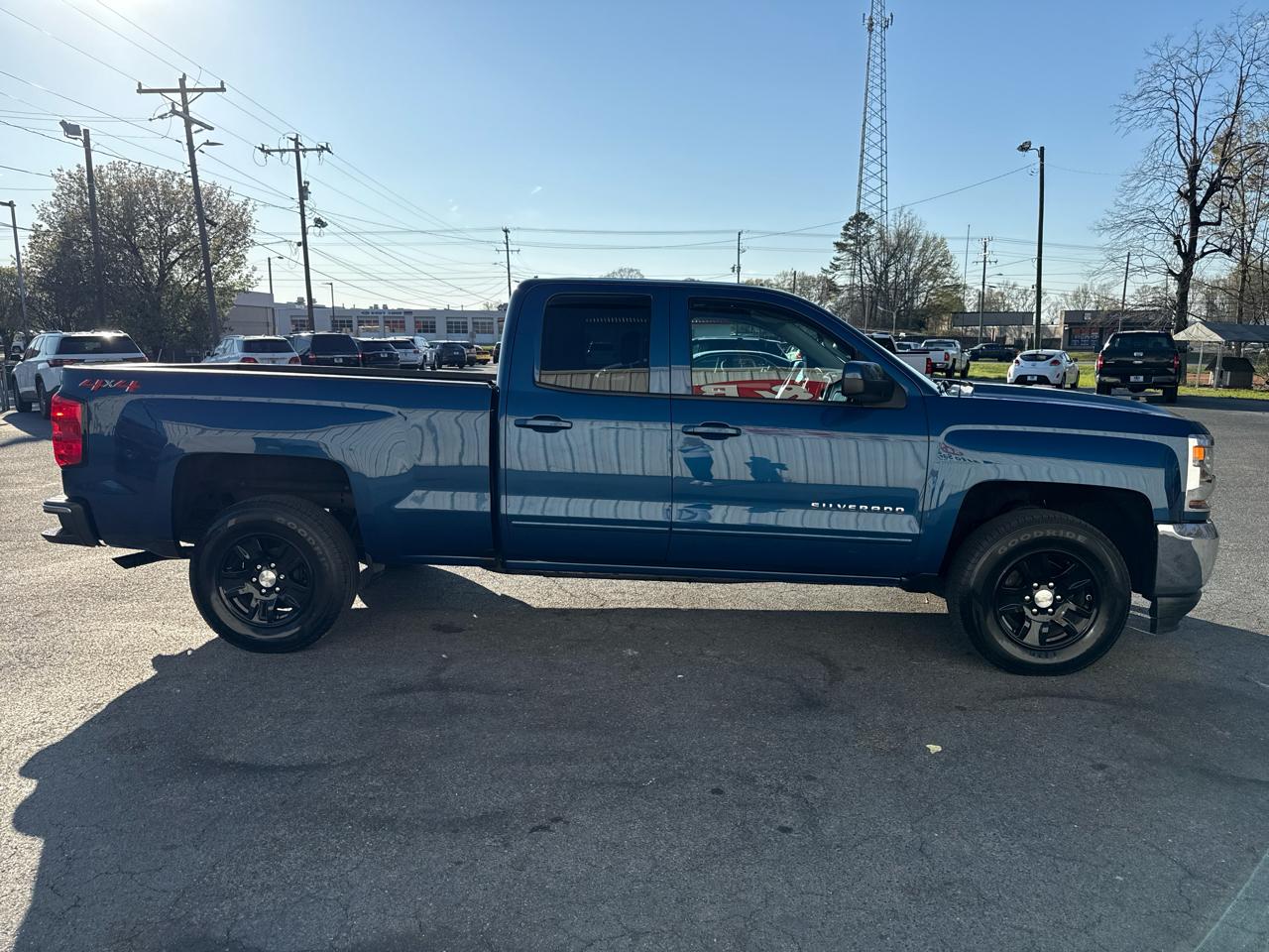 Chevrolet Silverado 1500 4WD Double Cab 143.5" LT w/1LT 2018
