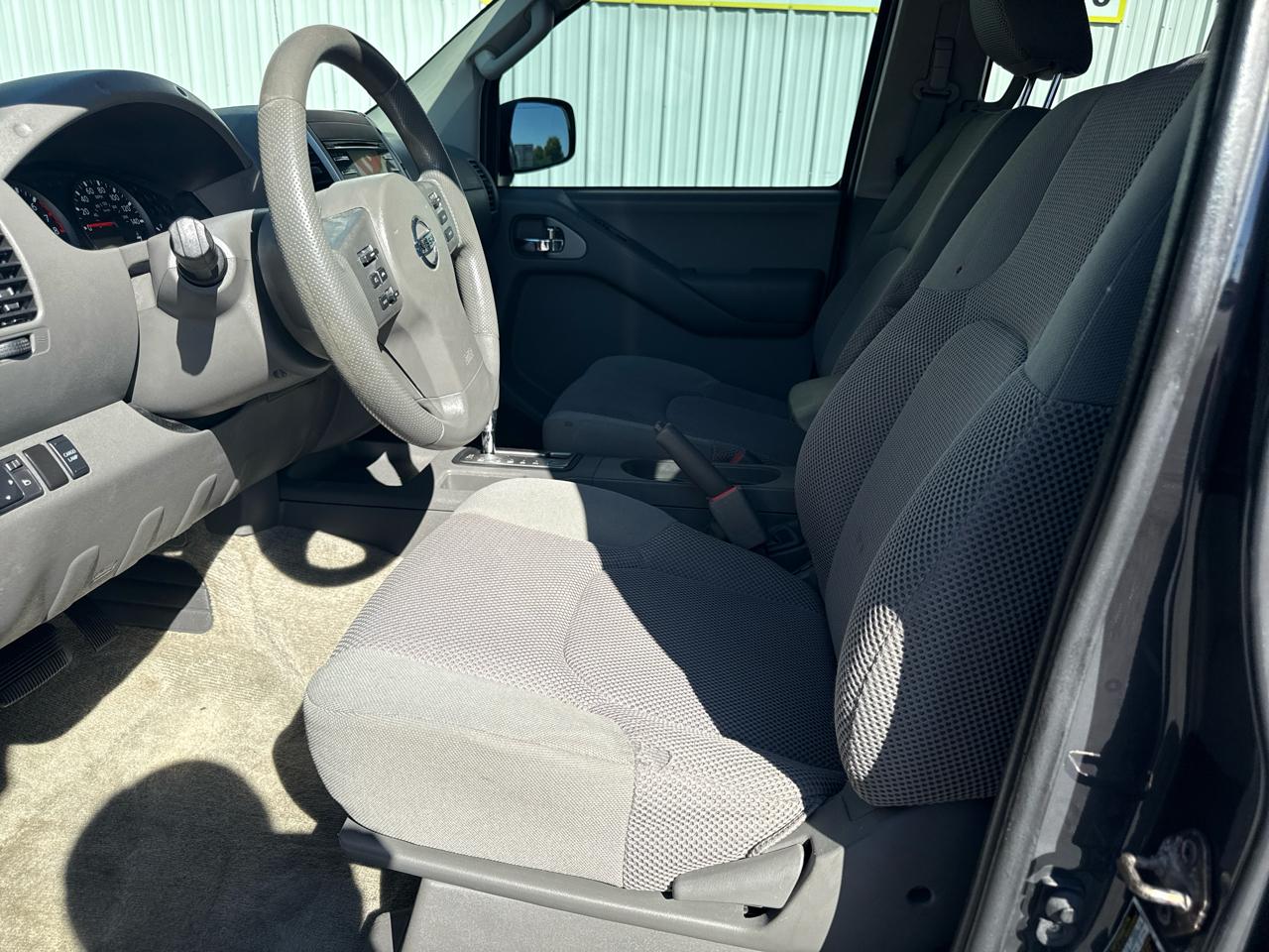 Nissan Frontier 2WD Crew Cab SWB Auto SV 2014