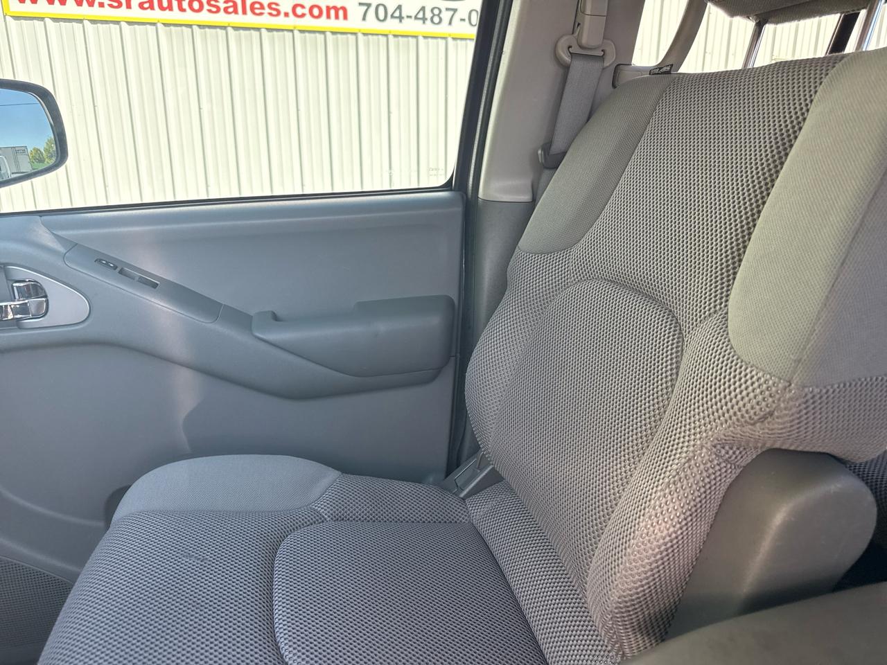 Nissan Frontier 2WD Crew Cab SWB Auto SV 2014