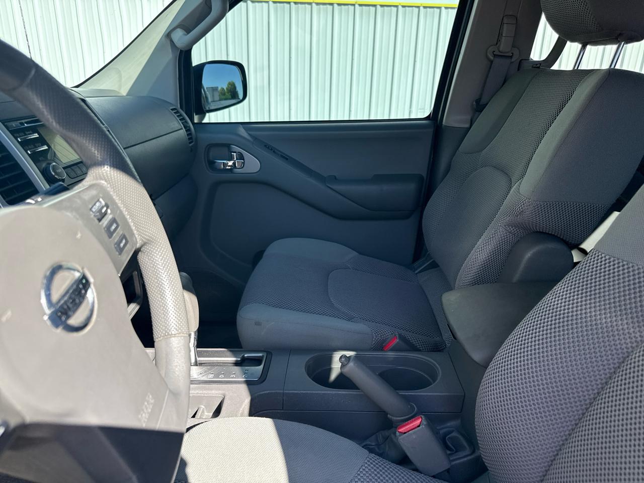 Nissan Frontier 2WD Crew Cab SWB Auto SV 2014