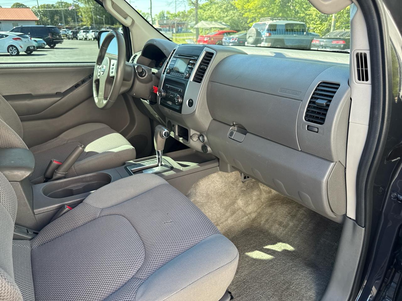 Nissan Frontier 2WD Crew Cab SWB Auto SV 2014