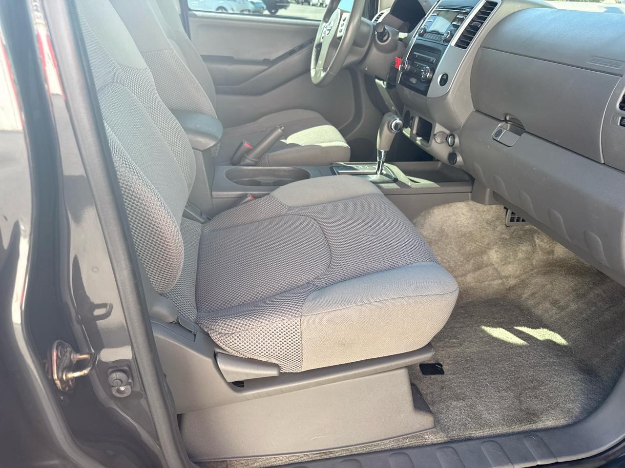 Nissan Frontier 2WD Crew Cab SWB Auto SV 2014