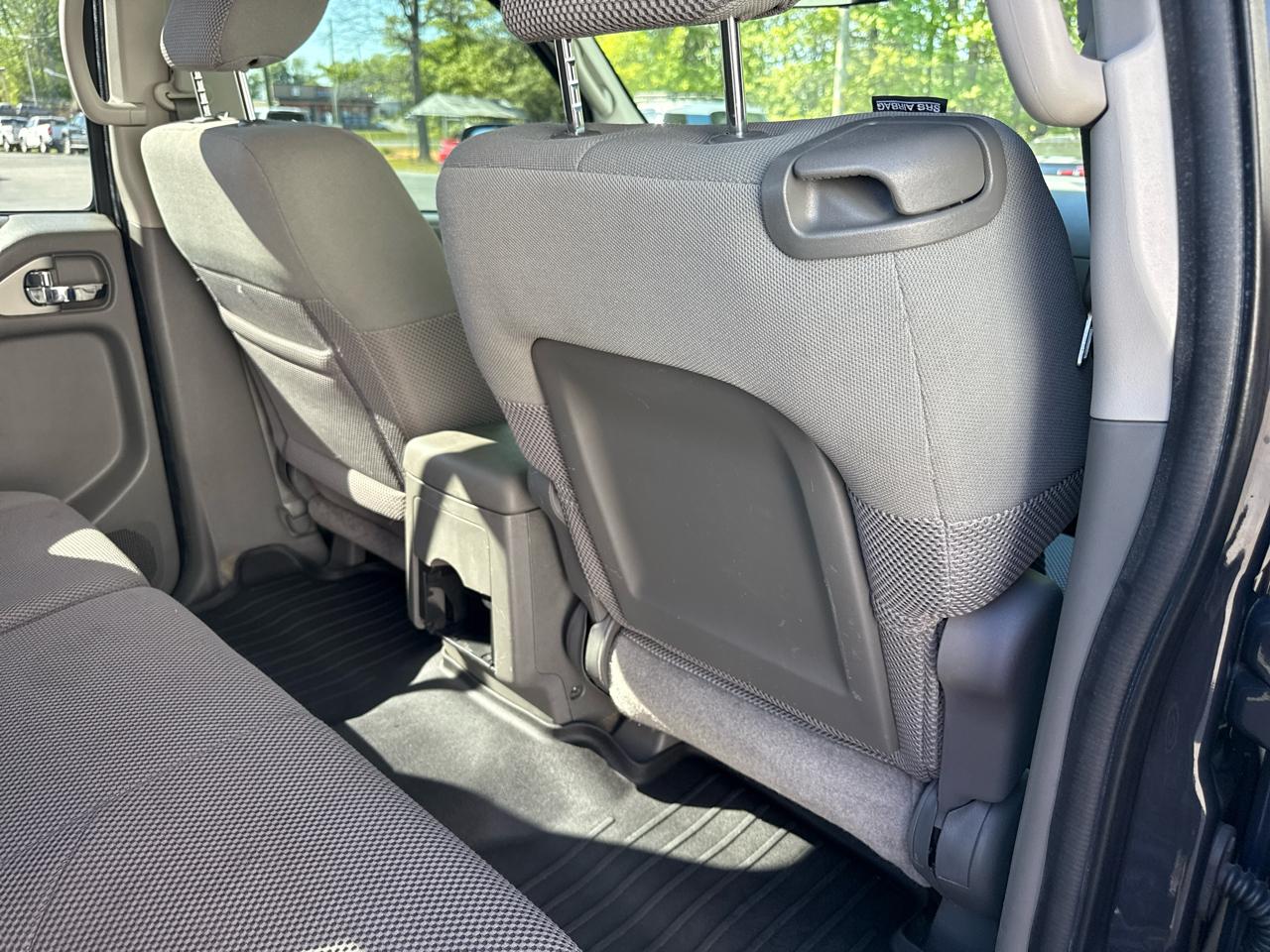 Nissan Frontier 2WD Crew Cab SWB Auto SV 2014