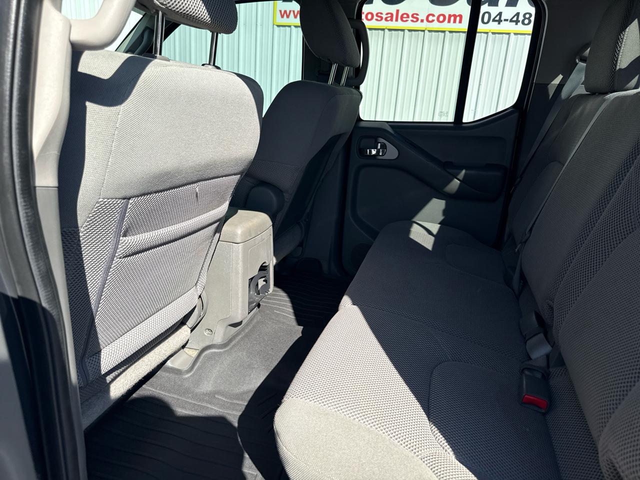 Nissan Frontier 2WD Crew Cab SWB Auto SV 2014