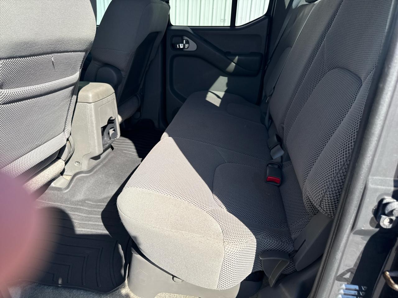 Nissan Frontier 2WD Crew Cab SWB Auto SV 2014