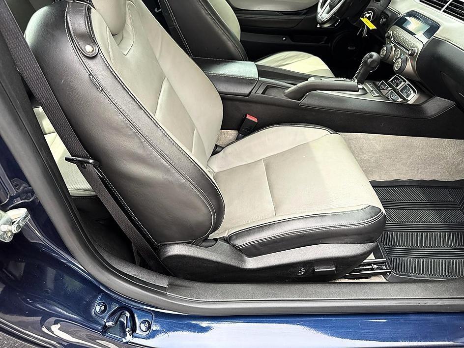 Chevrolet Camaro 2dr Cpe 2LT 2012