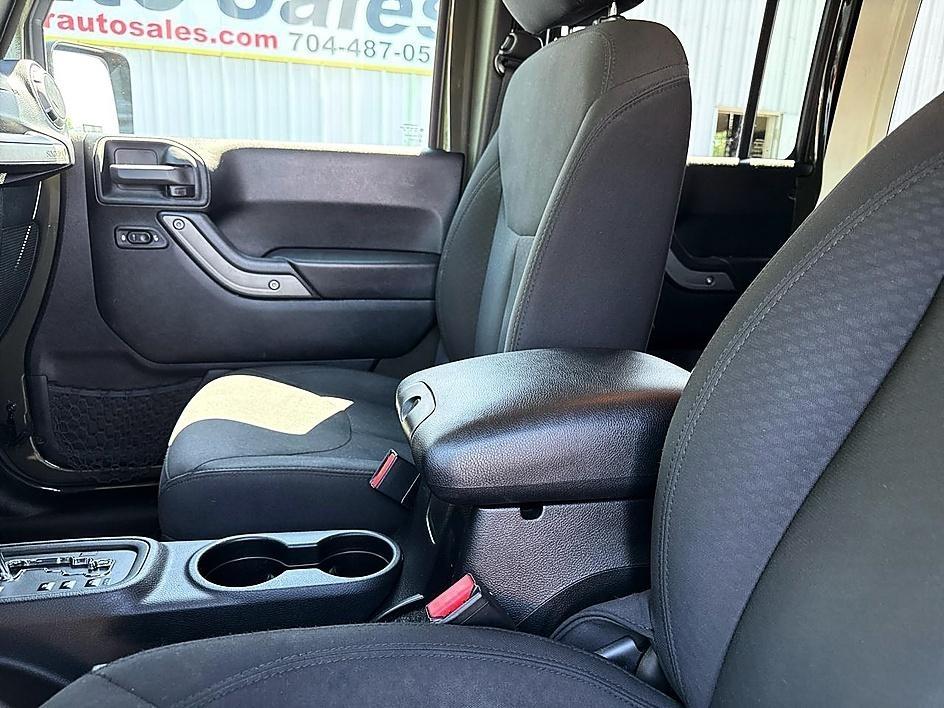 Jeep Wrangler Unlimited 4WD 4dr Sport 2016