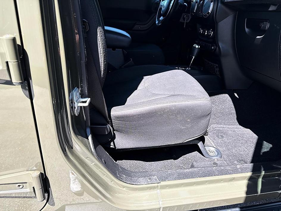 Jeep Wrangler Unlimited 4WD 4dr Sport 2016