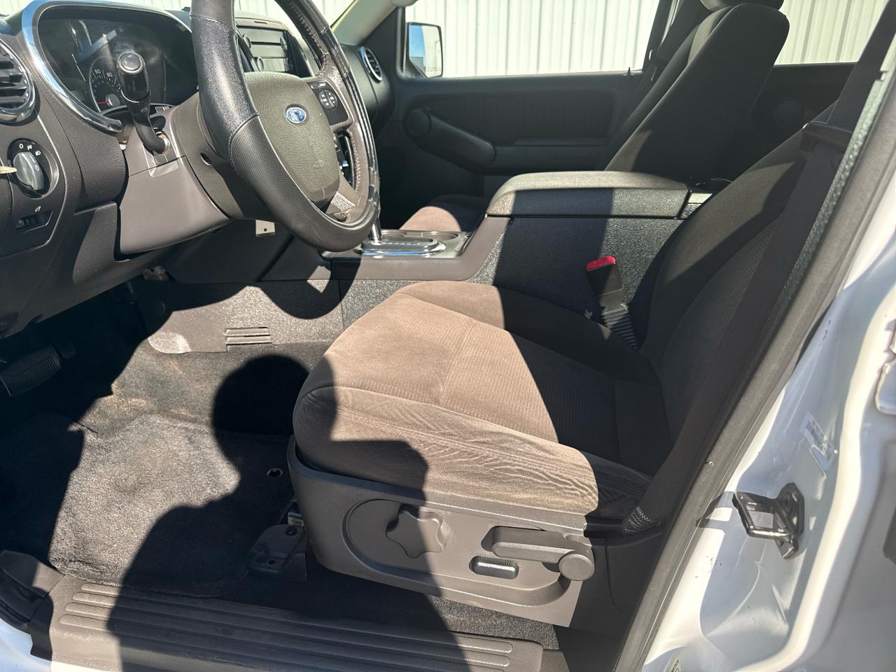 Ford Explorer RWD 4dr XLT 2010