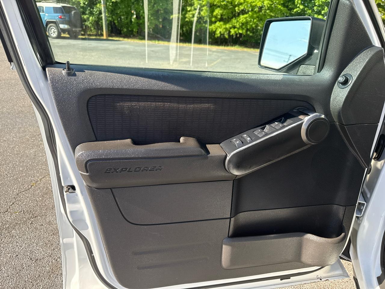 Ford Explorer RWD 4dr XLT 2010