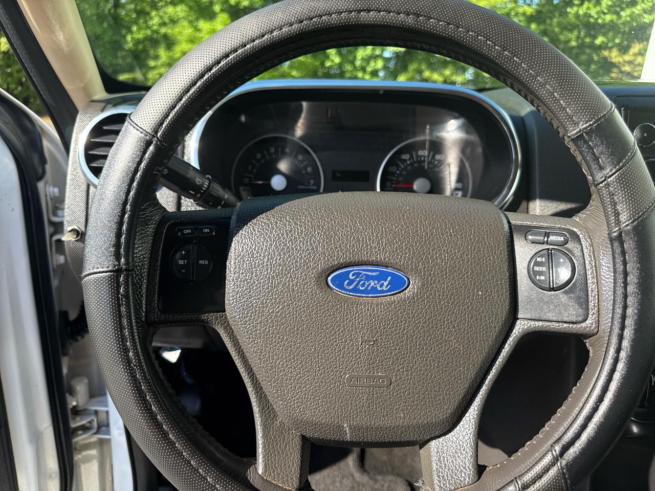 Ford Explorer RWD 4dr XLT 2010