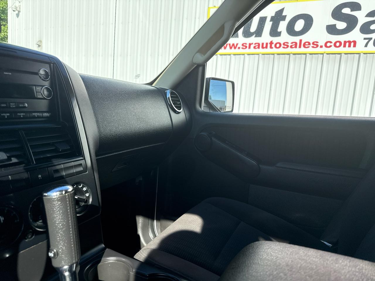 Ford Explorer RWD 4dr XLT 2010