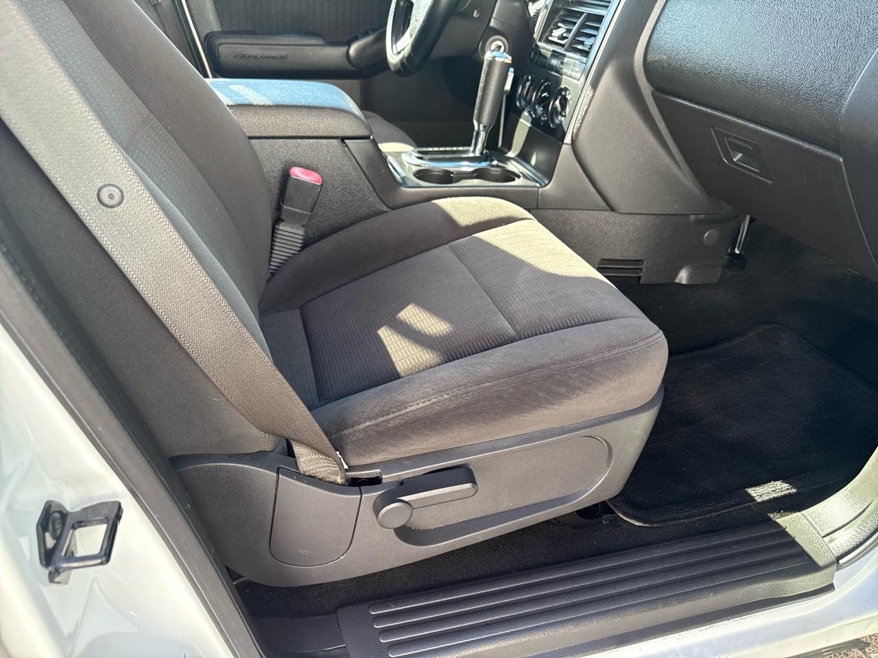 Ford Explorer RWD 4dr XLT 2010