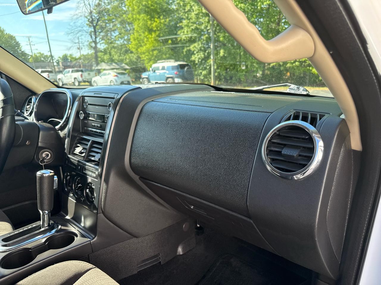 Ford Explorer RWD 4dr XLT 2010