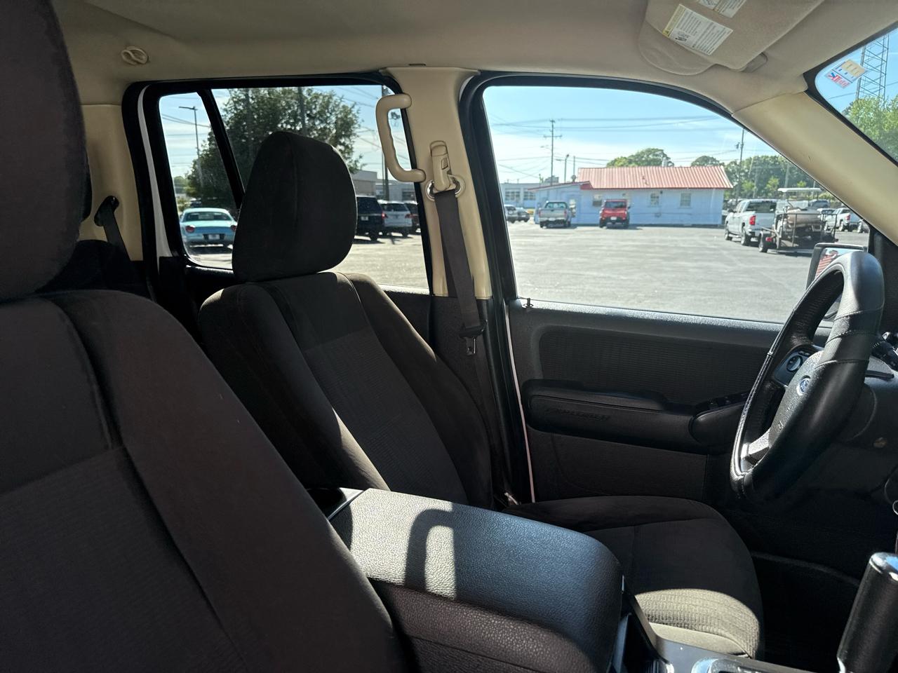 Ford Explorer RWD 4dr XLT 2010