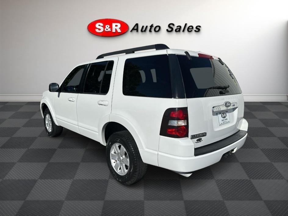 Ford Explorer RWD 4dr XLT 2010
