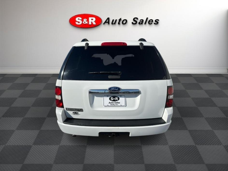 Ford Explorer RWD 4dr XLT 2010