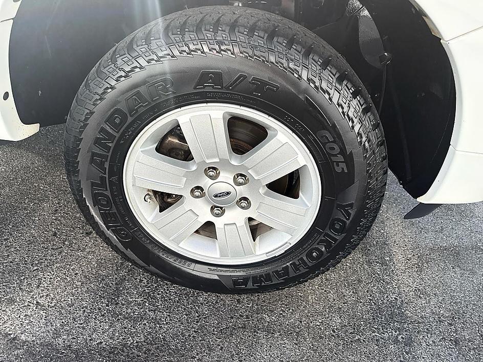 Ford Explorer RWD 4dr XLT 2010