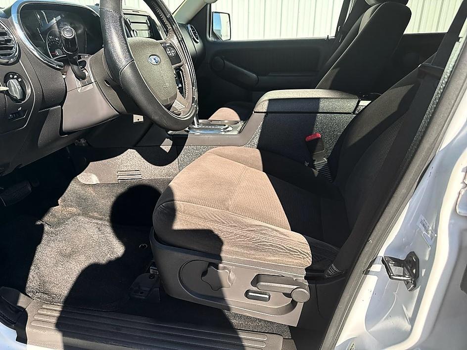 Ford Explorer RWD 4dr XLT 2010