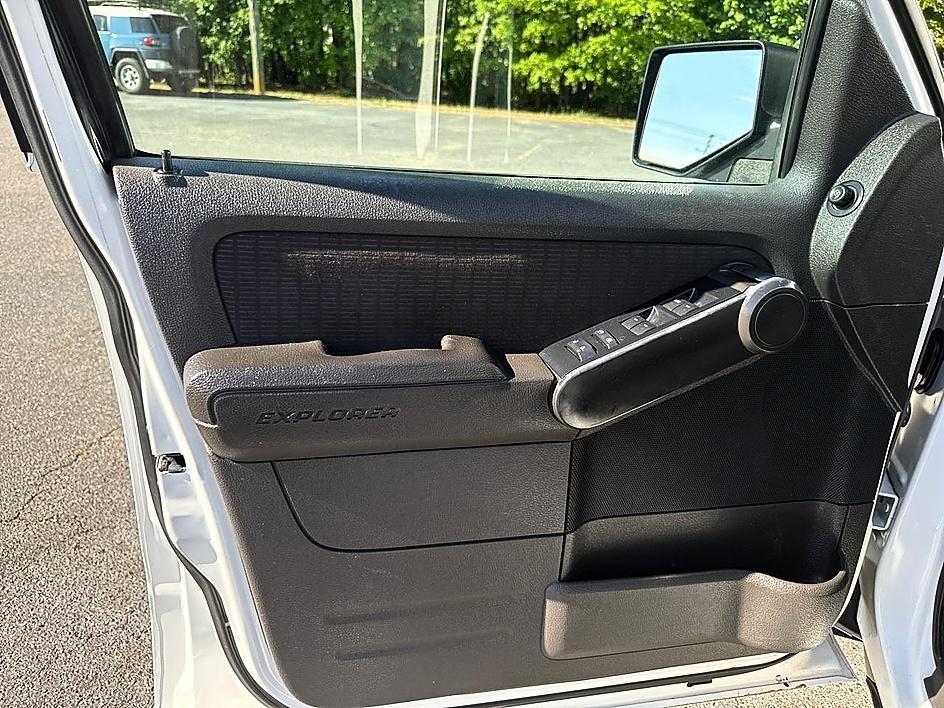 Ford Explorer RWD 4dr XLT 2010