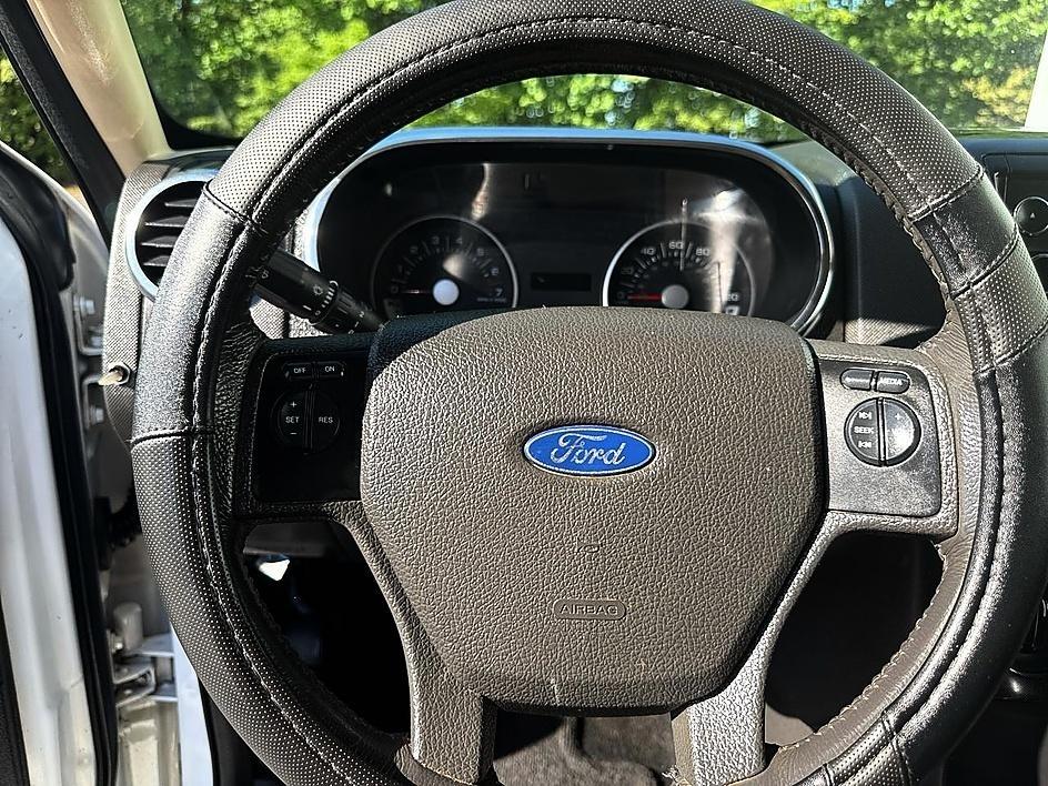 Ford Explorer RWD 4dr XLT 2010