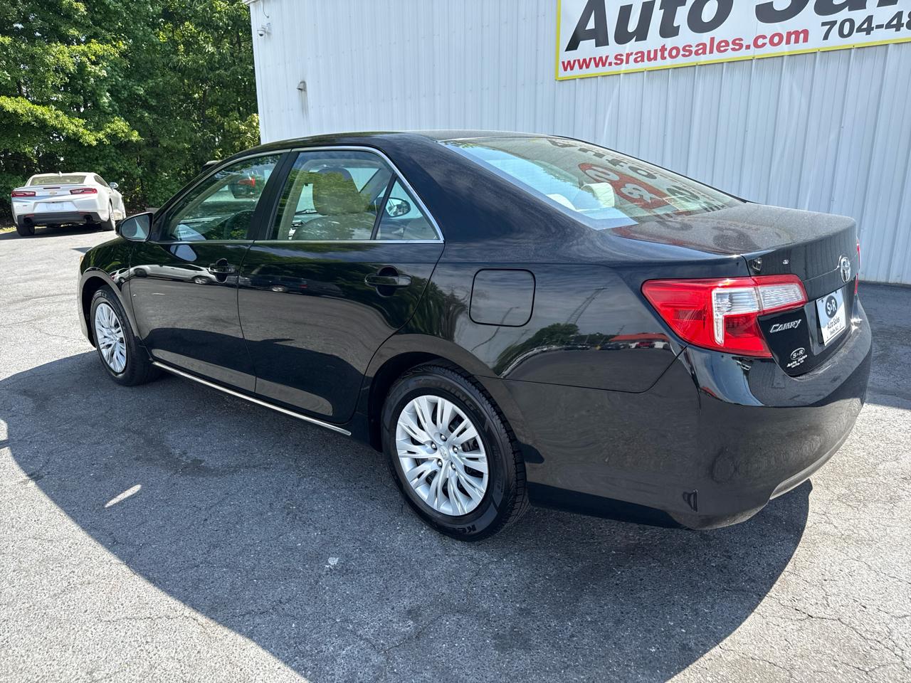Toyota Camry 4dr Sdn I4 Auto XLE (Natl) 2013