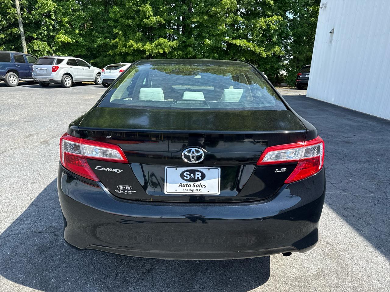 Toyota Camry 4dr Sdn I4 Auto XLE (Natl) 2013