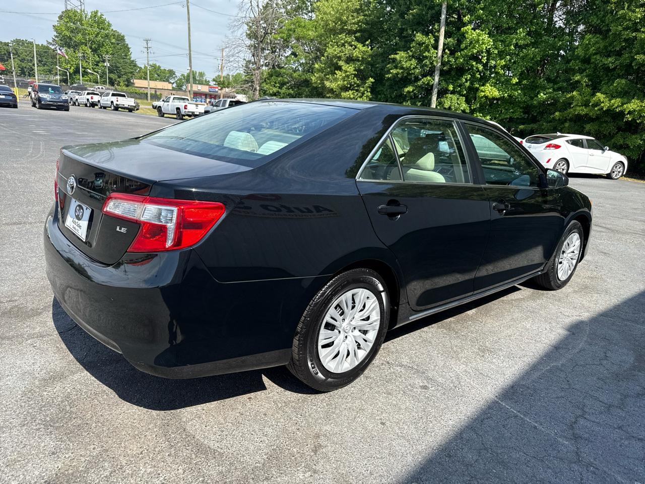 Toyota Camry 4dr Sdn I4 Auto XLE (Natl) 2013