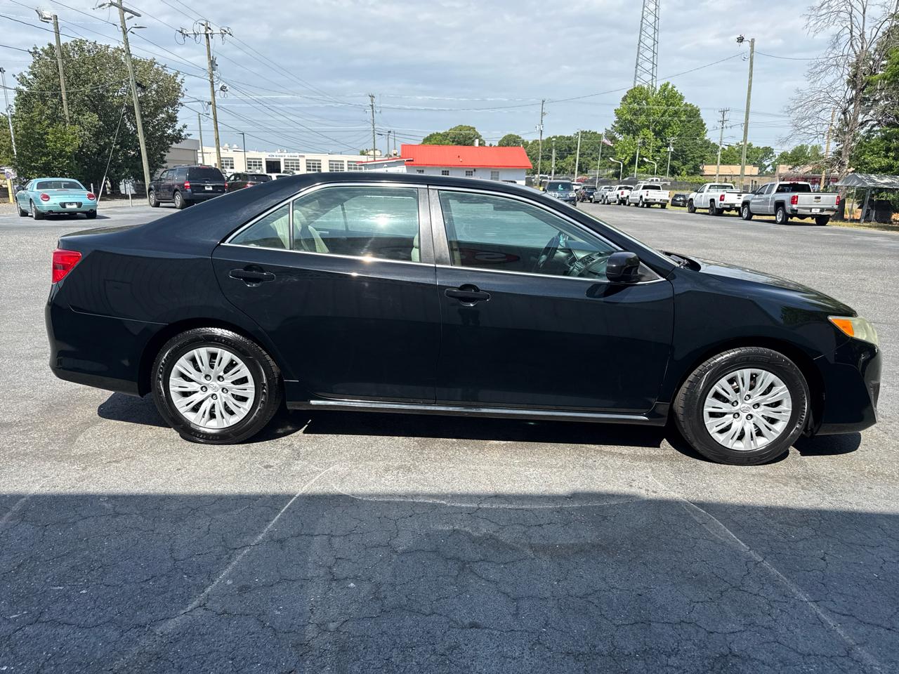 Toyota Camry 4dr Sdn I4 Auto XLE (Natl) 2013