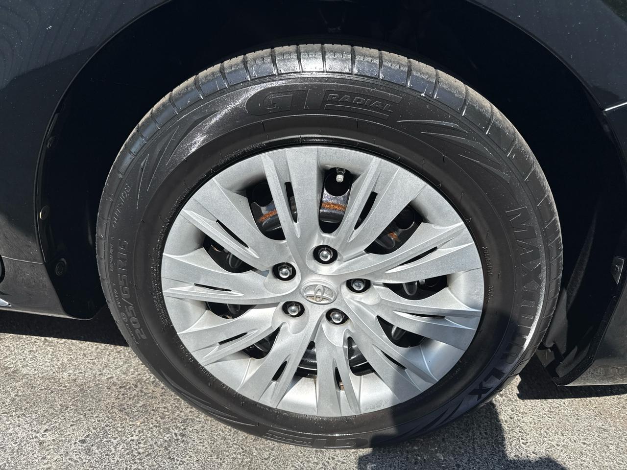 Toyota Camry 4dr Sdn I4 Auto XLE (Natl) 2013