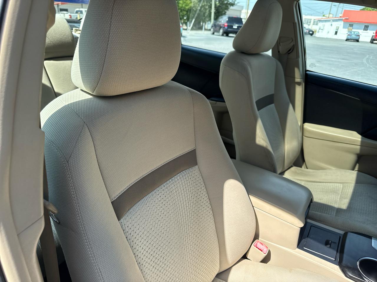 Toyota Camry 4dr Sdn I4 Auto XLE (Natl) 2013