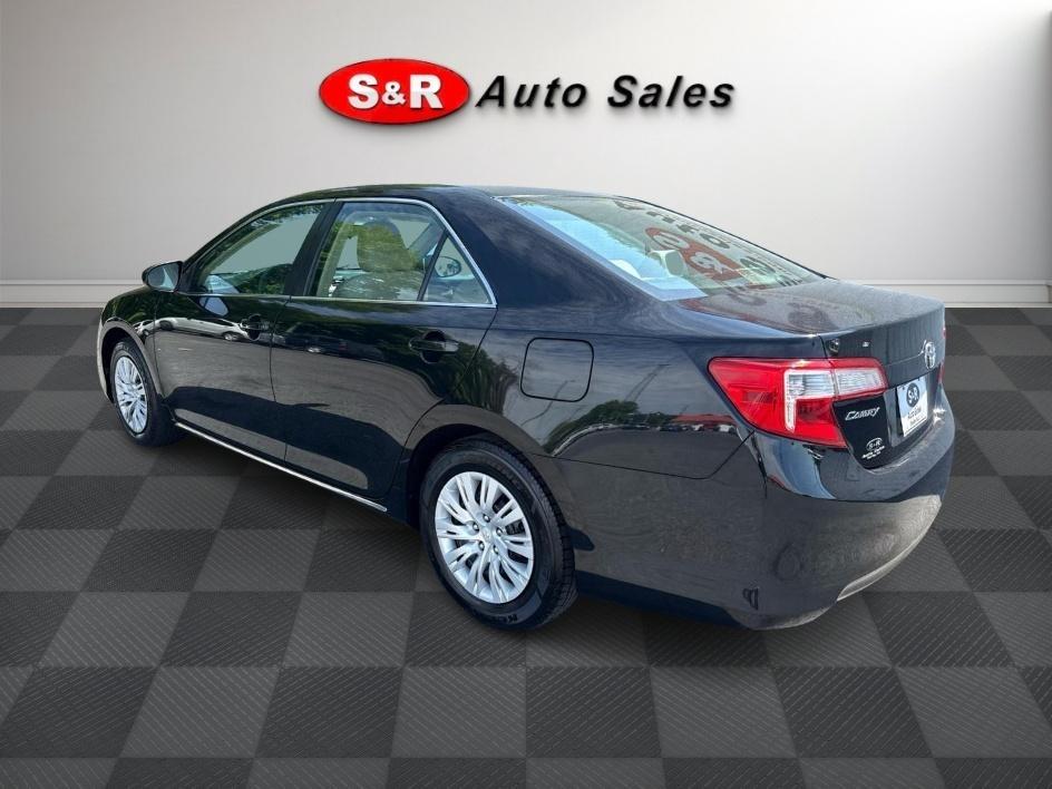 Toyota Camry 4dr Sedan LE Auto 2013