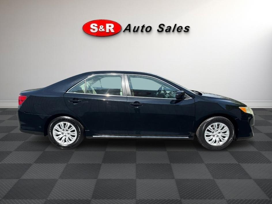 Toyota Camry 4dr Sedan LE Auto 2013