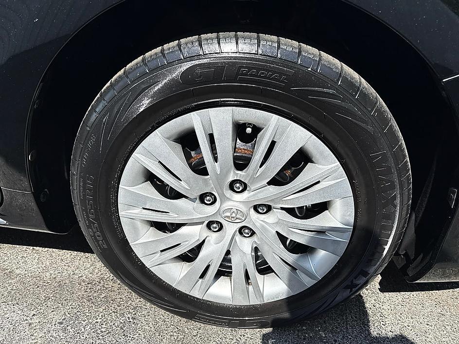 Toyota Camry 4dr Sedan LE Auto 2013