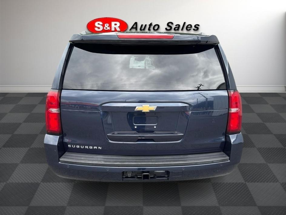Chevrolet Suburban 2WD 4dr 1500 LT 2018