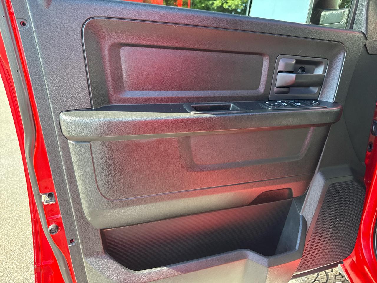 RAM 1500 Classic Express 4x4 Quad Cab 6'4" Box 2019