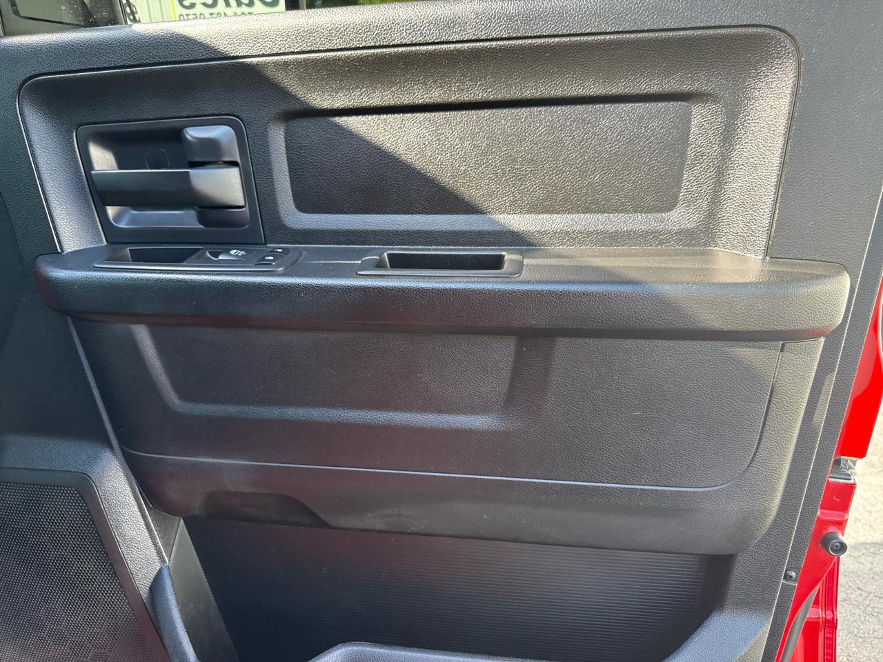 RAM 1500 Classic Express 4x4 Quad Cab 6'4" Box 2019